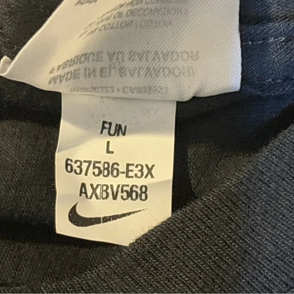 Nike Sportswear Swoosh Graphic logo tee